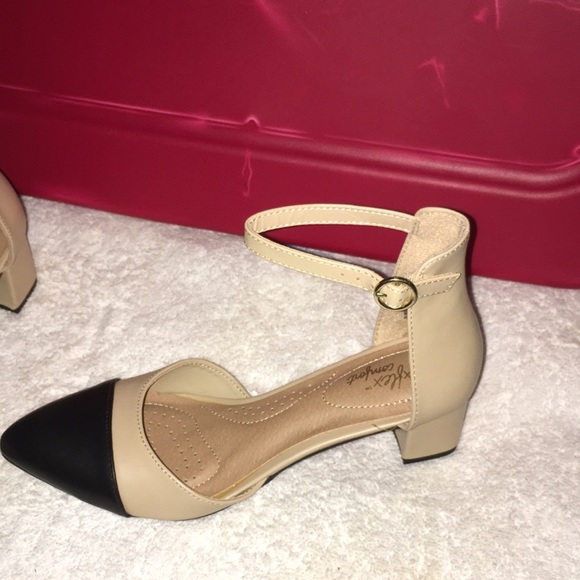 ♥️♥️Women Size 9 NWT Black and Tan Adorable Shoes - Picture 2 of 4
